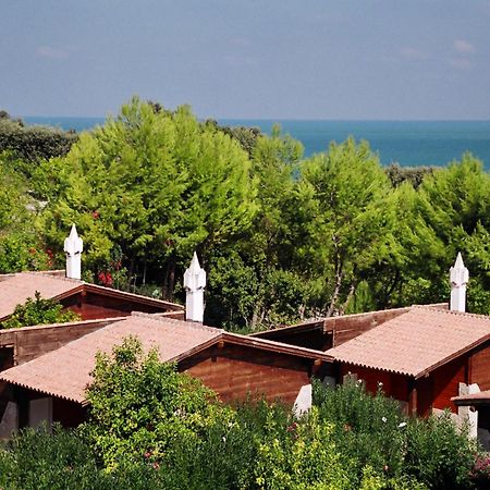 Tenuta Molino Di Mare- Ecoresort Con Villini Rodi Garganico Exterior photo